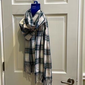 Apt. 9 Oblong Blanket Scarf Wear multiple ways New.